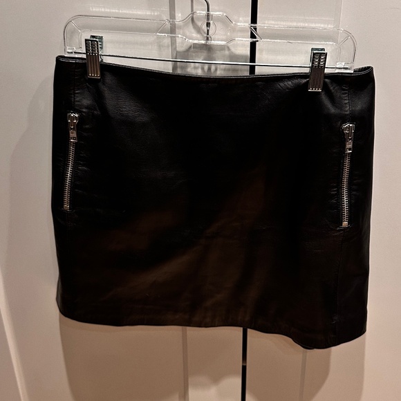 100% Genuine Leather Miniskirt in US size 10 - Picture 1 of 3